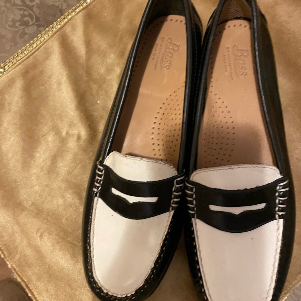 Bass is the brand color-black& white